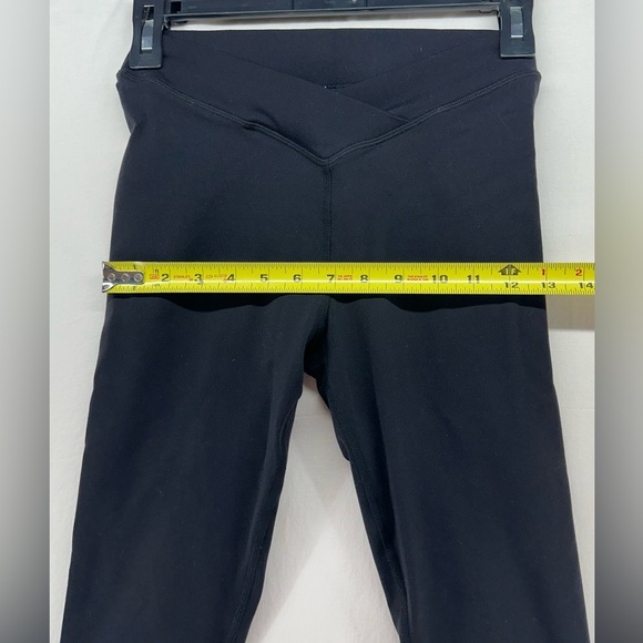 Alo Women’s Cropped Leggings Black Size XS / S Crossover Waist Band - Picture 5 of 10